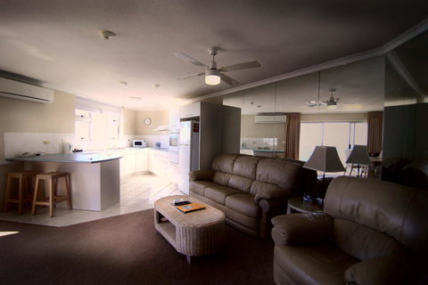 Grosvenor Beachfront Apartments Surfers Paradise - Tourism Brisbane 9