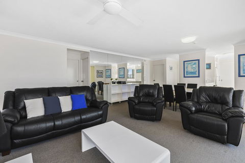 Columbia Beachfront Apartments On Rainbow Bay - Tourism Brisbane 21