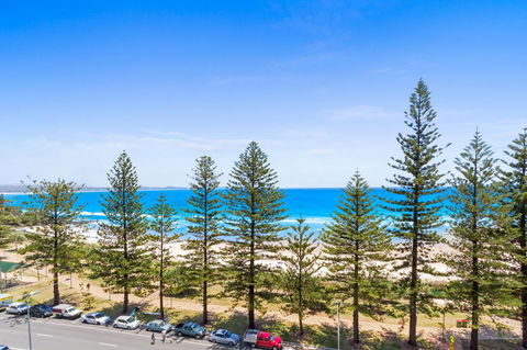 Columbia Beachfront Apartments On Rainbow Bay - Tourism Brisbane 40