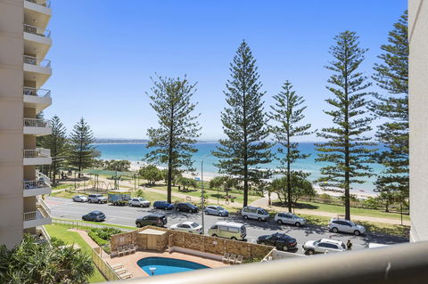 Columbia Beachfront Apartments On Rainbow Bay - Tourism Brisbane 18