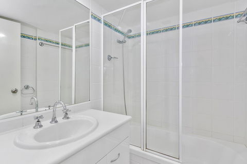 Columbia Beachfront Apartments On Rainbow Bay - Tourism Brisbane 37