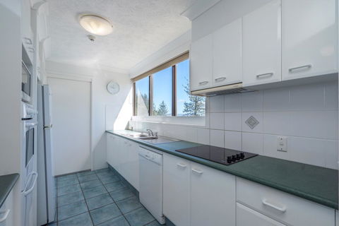 Columbia Beachfront Apartments On Rainbow Bay - Tourism Brisbane 7