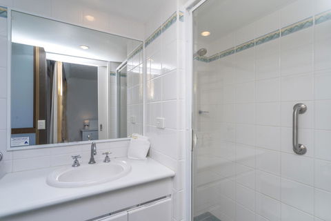 Columbia Beachfront Apartments On Rainbow Bay - Tourism Brisbane 16