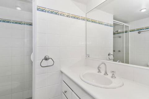 Columbia Beachfront Apartments On Rainbow Bay - Tourism Brisbane 31
