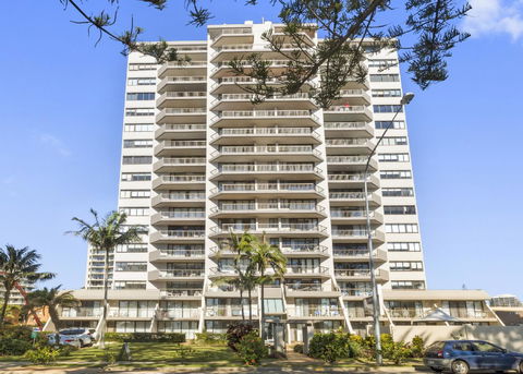 Columbia Beachfront Apartments On Rainbow Bay - Tourism Brisbane 4