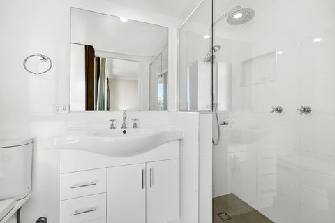 Columbia Beachfront Apartments On Rainbow Bay - Tourism Brisbane 19