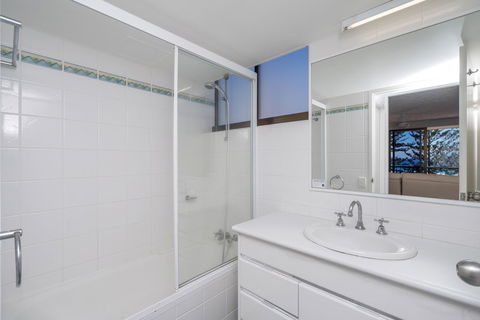 Columbia Beachfront Apartments On Rainbow Bay - Tourism Brisbane 9