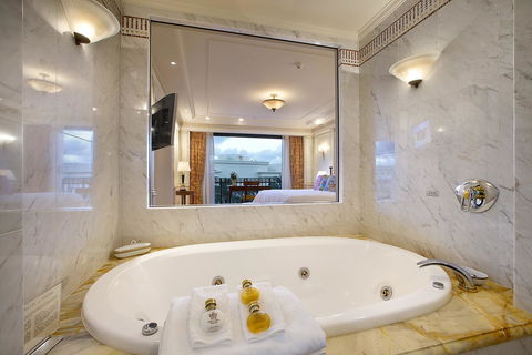 Imperial Hotel Gold Coast - Tourism Brisbane 6