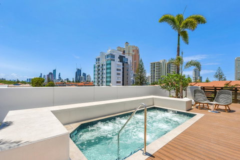 Qube Broadbeach Ocean View Apartments - Brisbane Tourism 13