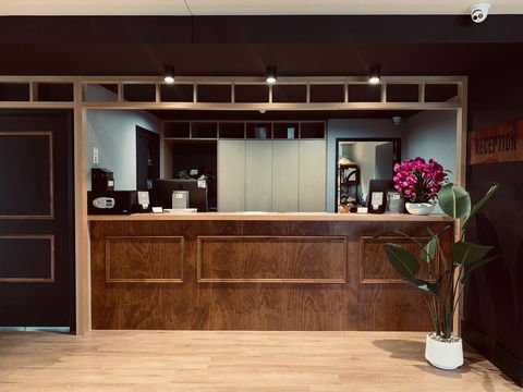 Woodroffe Hotel - Tourism Brisbane 1