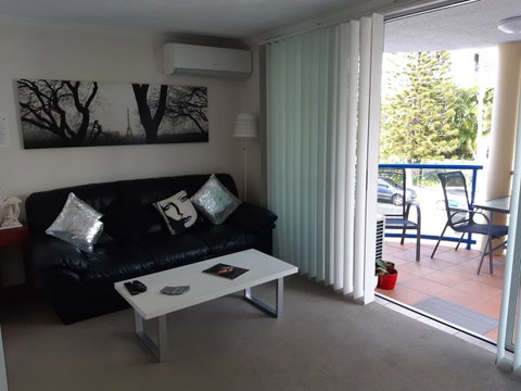 Surfers Beach Resort One - Tourism Brisbane 2