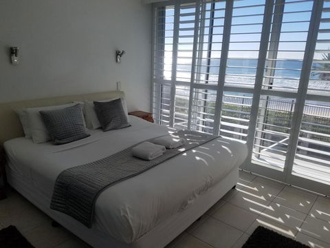 Golden Sands On The Beach - Absolute Beachfront Apartments - Tourism Brisbane 30