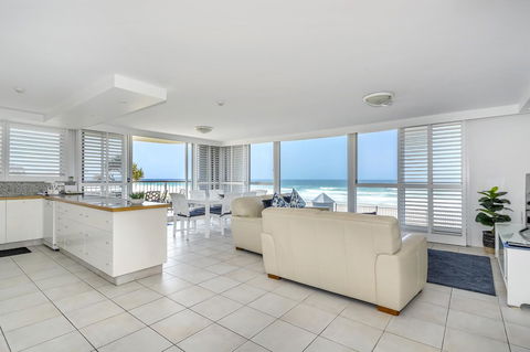 Golden Sands On The Beach - Absolute Beachfront Apartments - Tourism Brisbane 2