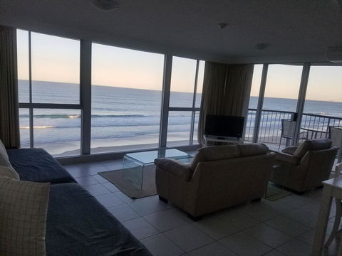 Golden Sands On The Beach - Absolute Beachfront Apartments - Tourism Brisbane 27