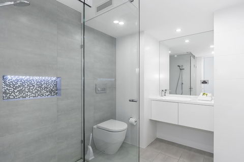 Golden Sands On The Beach - Absolute Beachfront Apartments - Tourism Brisbane 4