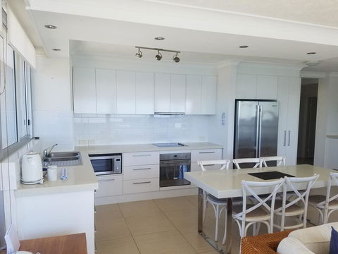 Golden Sands On The Beach - Absolute Beachfront Apartments - Tourism Brisbane 38