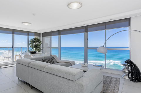 Golden Sands On The Beach - Absolute Beachfront Apartments - Tourism Brisbane 19