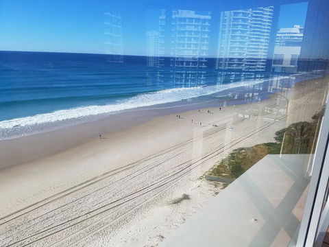 Golden Sands On The Beach - Absolute Beachfront Apartments - Tourism Brisbane 16