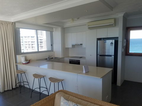 Golden Sands On The Beach - Absolute Beachfront Apartments - Tourism Brisbane 24