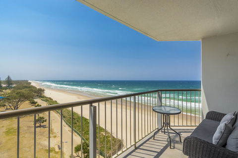 Golden Sands On The Beach - Absolute Beachfront Apartments - Tourism Brisbane 7