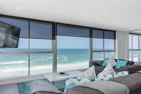 Golden Sands On The Beach - Absolute Beachfront Apartments - Tourism Brisbane 8