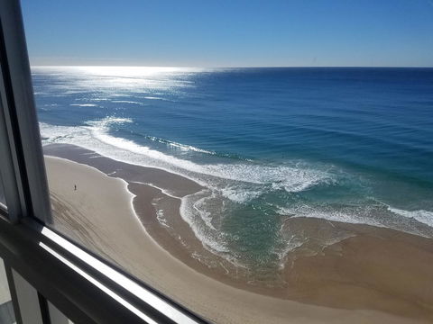 Golden Sands On The Beach - Absolute Beachfront Apartments - Tourism Brisbane 15