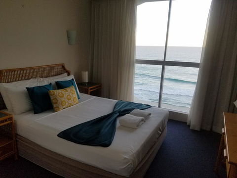 Golden Sands On The Beach - Absolute Beachfront Apartments - Tourism Brisbane 26