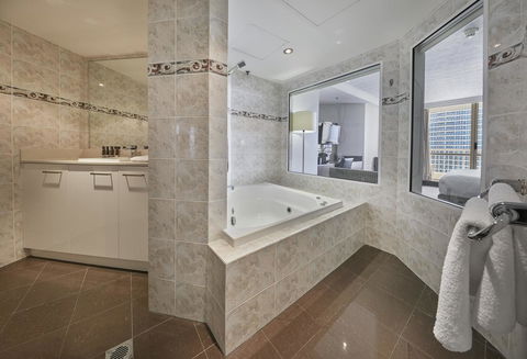 Novotel Surfers Paradise - Tourism Brisbane 10
