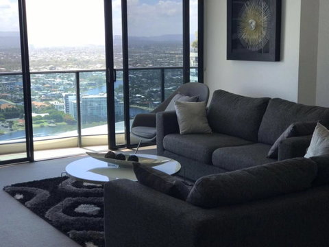 Luxury 3 Bedroom In Heart Of Broadbeach - Brisbane Tourism 21