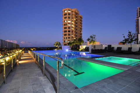 Luxury 3 Bedroom In Heart Of Broadbeach - Brisbane Tourism 11