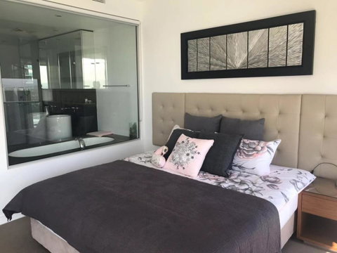 Luxury 3 Bedroom In Heart Of Broadbeach - Brisbane Tourism 16