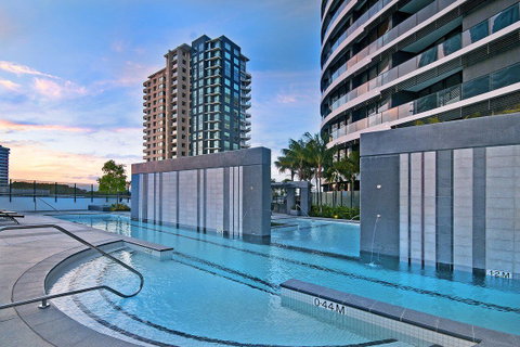 Luxury 3 Bedroom In Heart Of Broadbeach - Brisbane Tourism 5