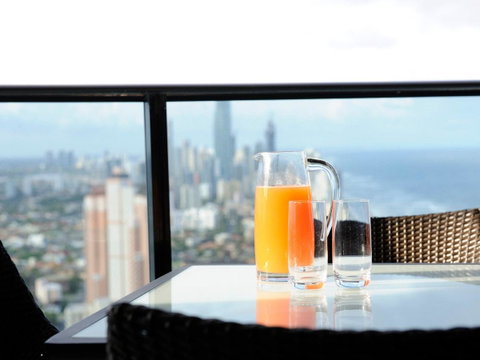 Luxury 3 Bedroom In Heart Of Broadbeach - Brisbane Tourism 14