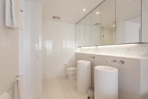 Luxury 3 Bedroom In Heart Of Broadbeach - Brisbane Tourism 4