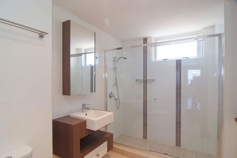 Coral Cove Apartments - Tourism Brisbane 10