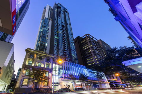 Oaks Brisbane On Charlotte Suites - Tourism Brisbane 0