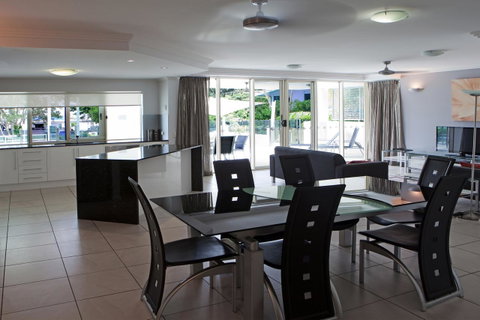 Waters Edge Apartment Cairns - Tourism Brisbane 2