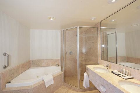 Crowne Plaza Surfers Paradise, An IHG Hotel - Tourism Brisbane 35
