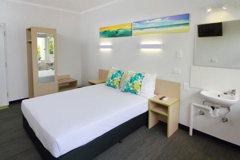 Palm Beach Hotel - Tourism Brisbane 2