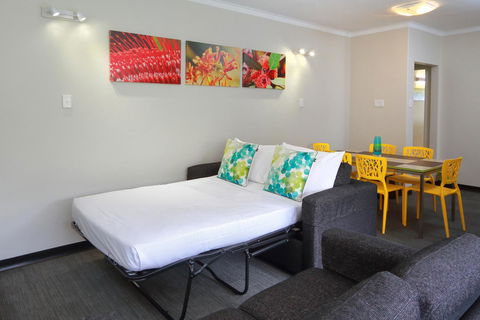 Palm Beach Hotel - Tourism Brisbane 22