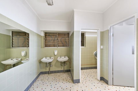 Palm Beach Hotel - Tourism Brisbane 24