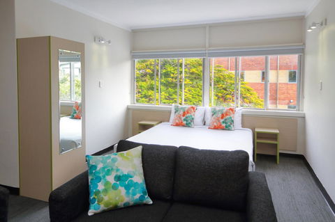 Palm Beach Hotel - Tourism Brisbane 11