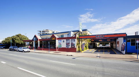 Palm Beach Hotel - Tourism Brisbane 6