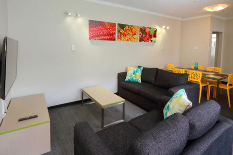 Palm Beach Hotel - Tourism Brisbane 21
