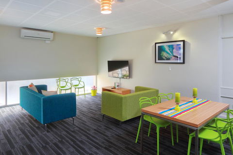 Palm Beach Hotel - Tourism Brisbane 4