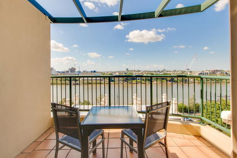 Central Cosmo Apartment Hotel - Brisbane Tourism 24