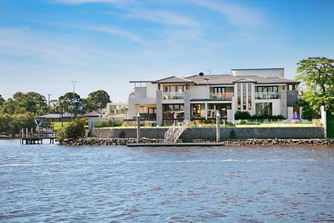 Riverfront Dream - Tourism Brisbane 0