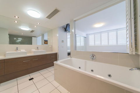 Echelon Apartments Yeppoon - Tourism Brisbane 9