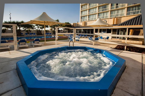 Chateau Beachside Resort - Tourism Brisbane 1