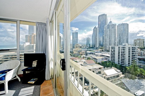 Chateau Beachside Resort - Tourism Brisbane 5